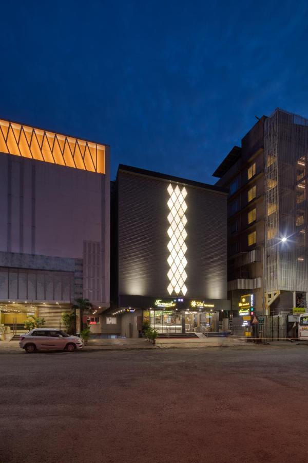Hotel Sifat International Surat Eksteriør billede