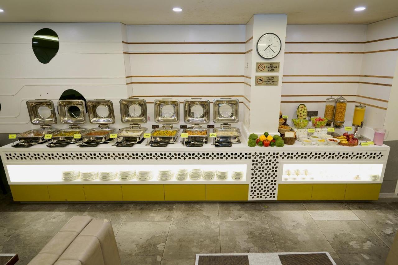 Hotel Sifat International Surat Eksteriør billede