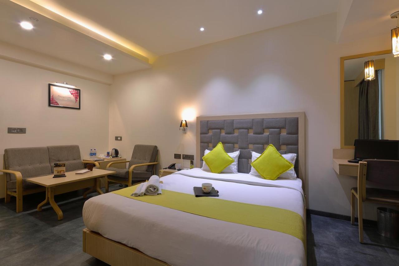Hotel Sifat International Surat Eksteriør billede