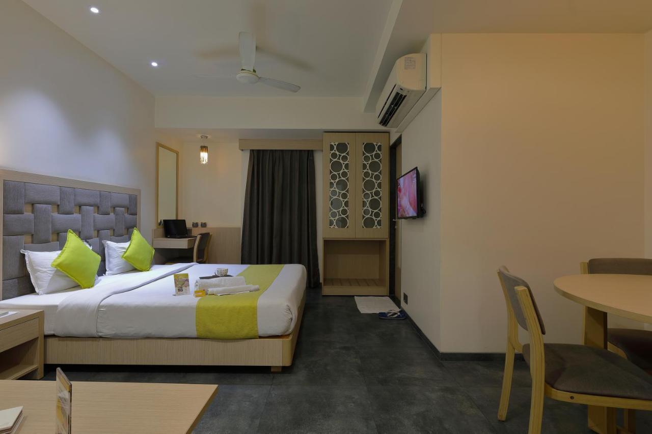 Hotel Sifat International Surat Eksteriør billede