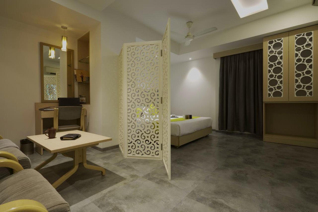 Hotel Sifat International Surat Eksteriør billede