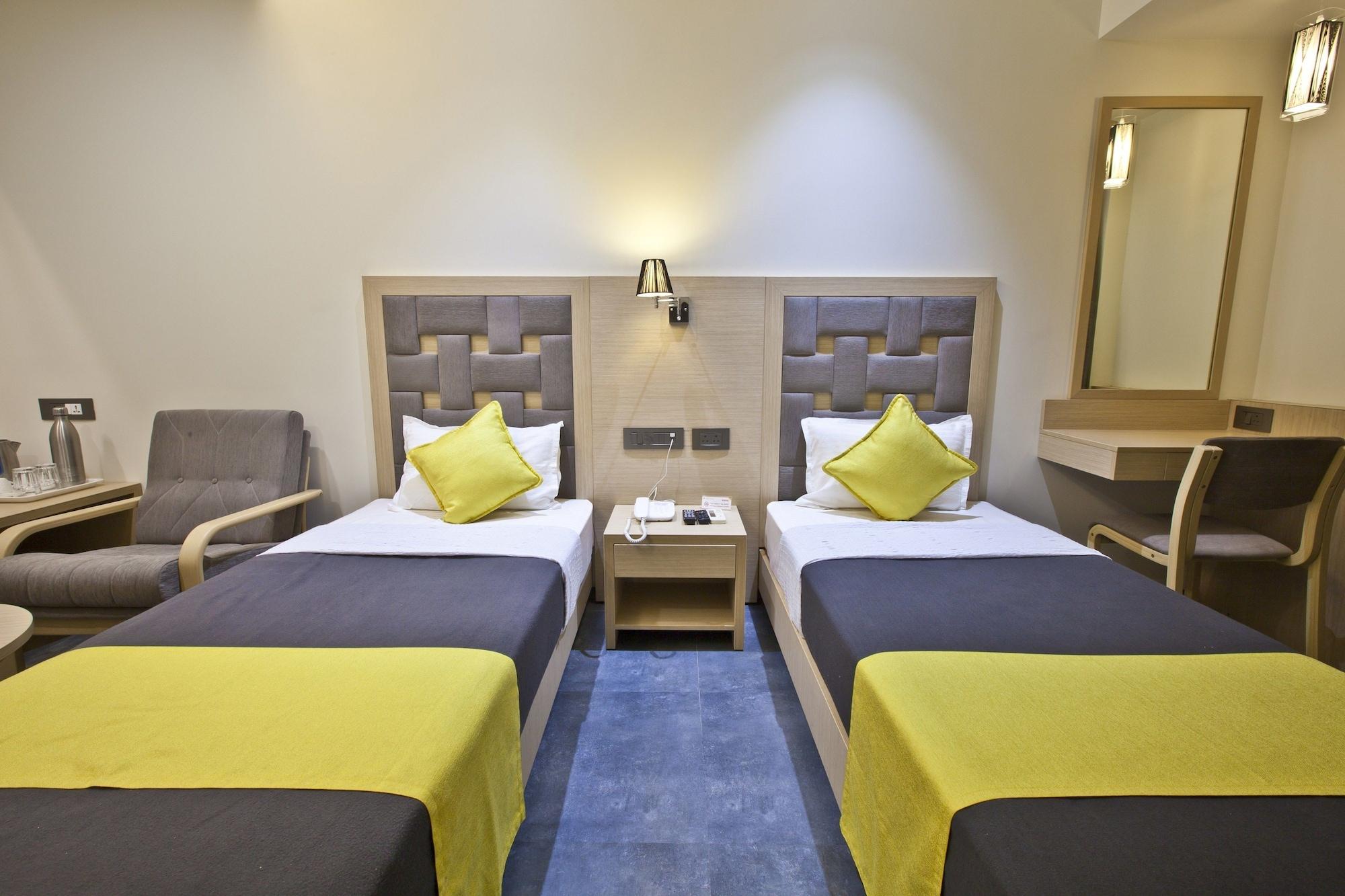 Hotel Sifat International Surat Eksteriør billede