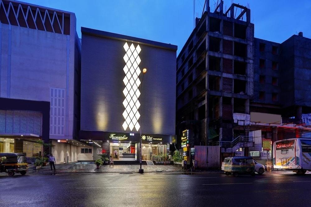 Hotel Sifat International Surat Eksteriør billede