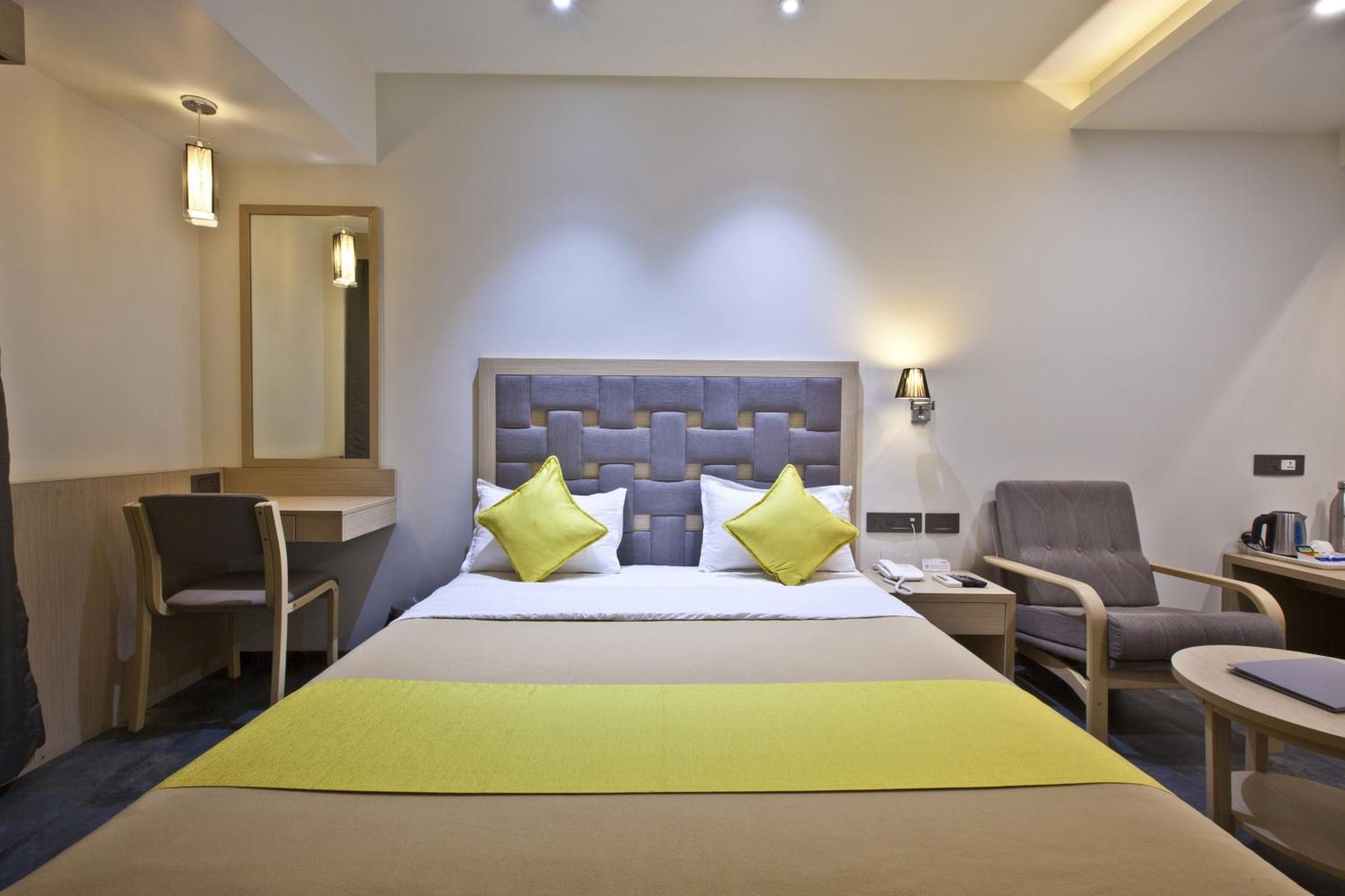 Hotel Sifat International Surat Eksteriør billede