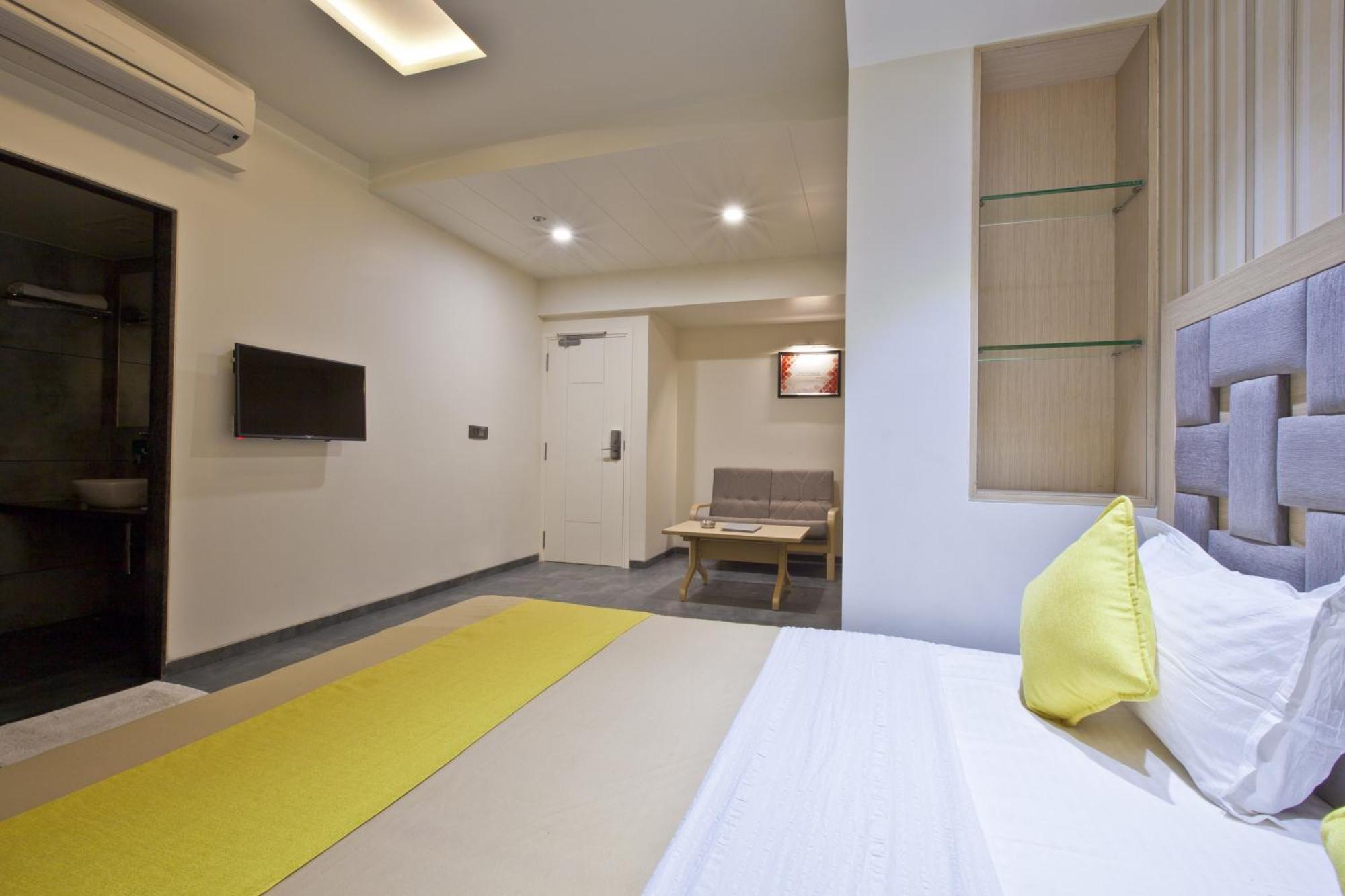 Hotel Sifat International Surat Eksteriør billede