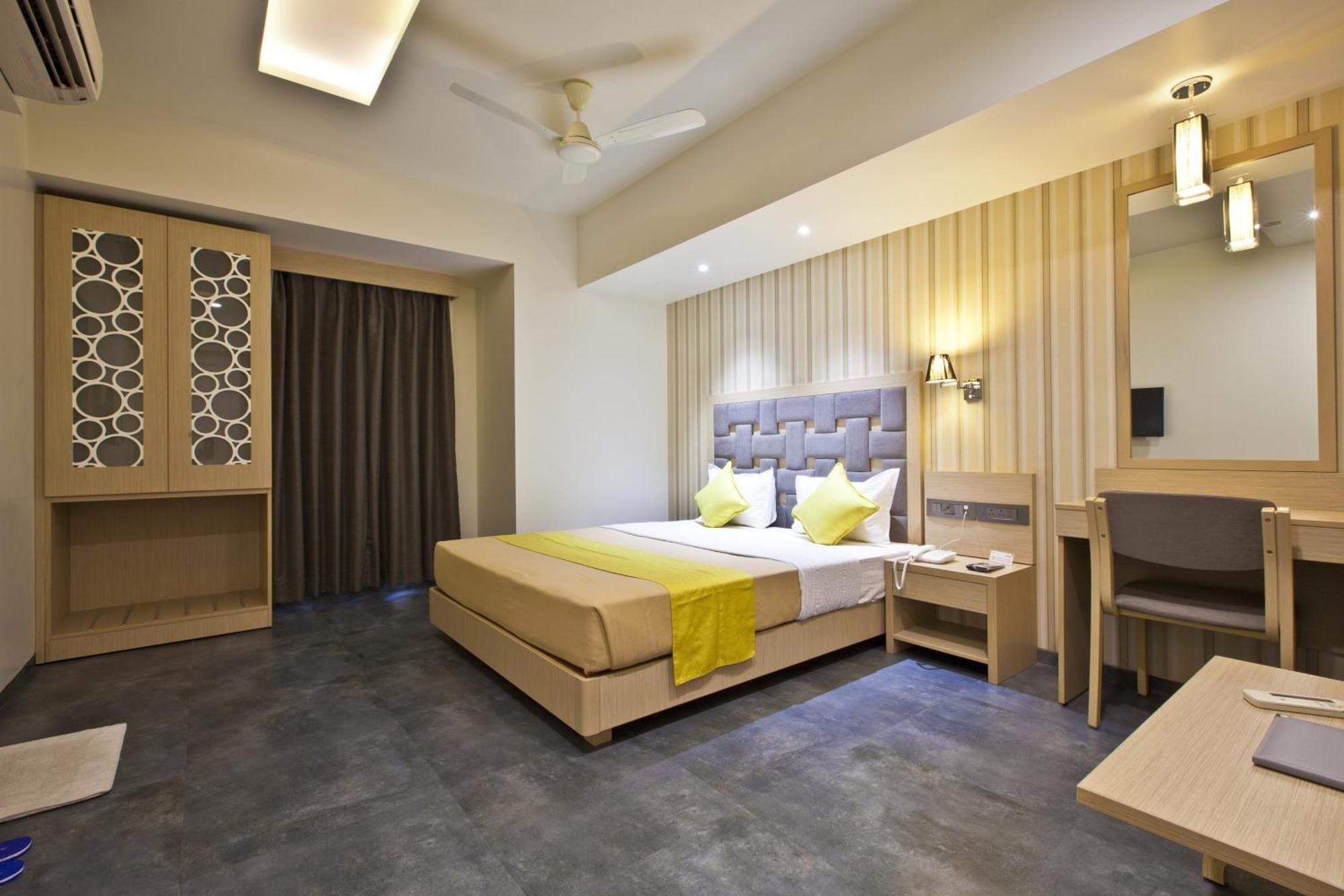 Hotel Sifat International Surat Eksteriør billede