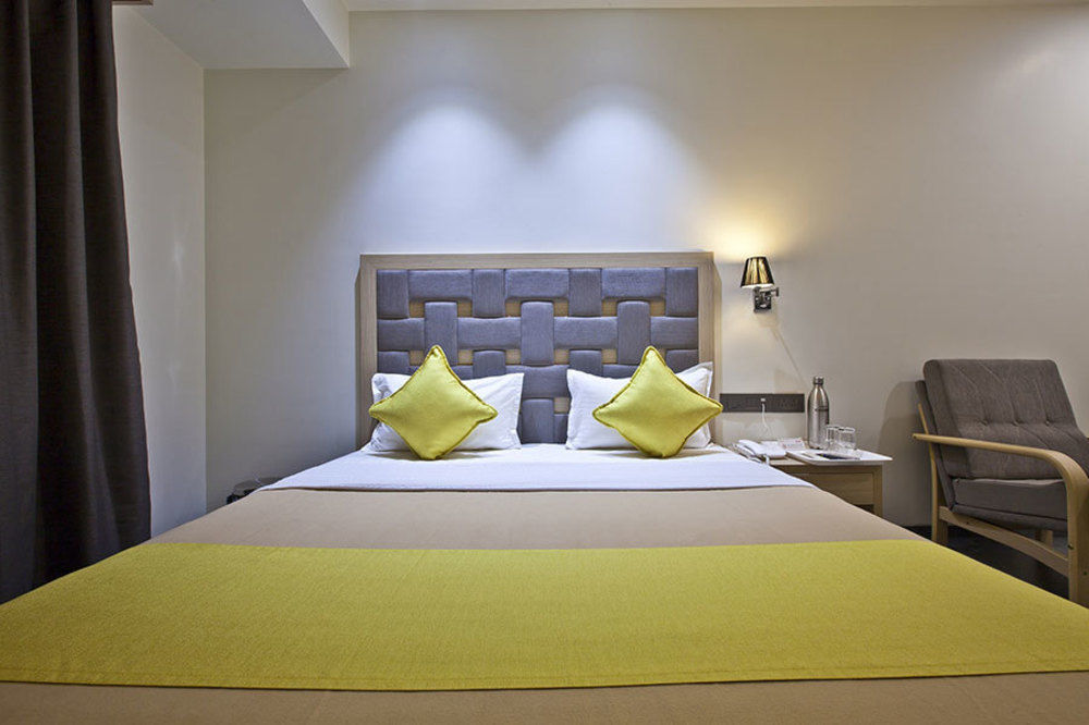 Hotel Sifat International Surat Eksteriør billede